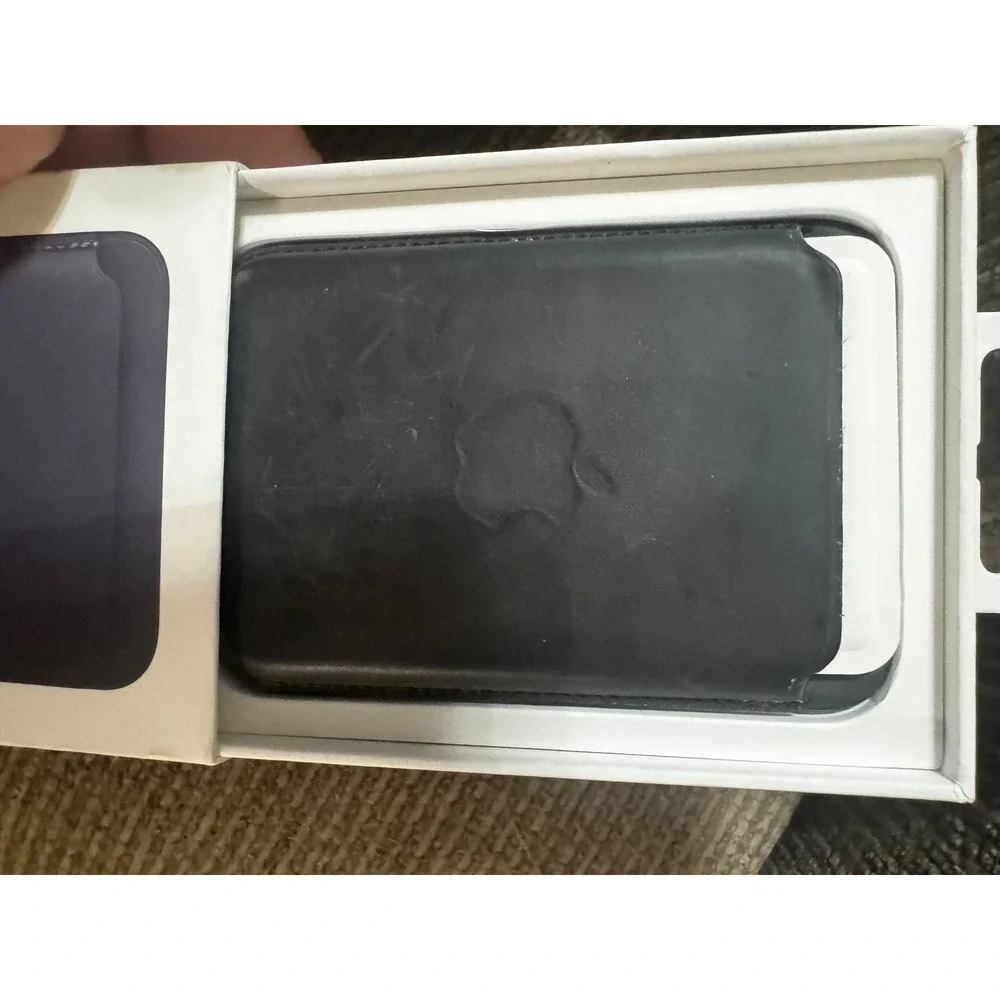 Apple iPhone FineWoven Wallet with MagSafe Black‎ Model A3323 MA6W4ZM/A Find My